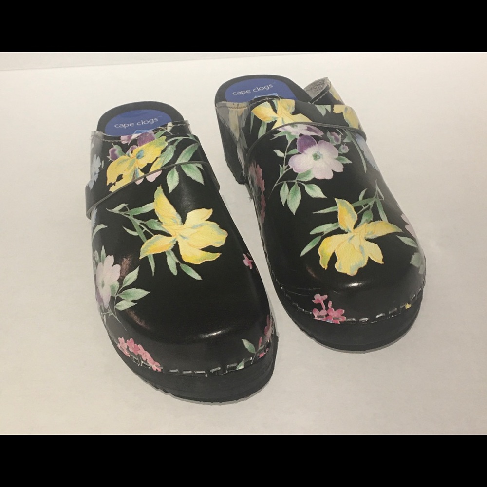 Clogs floral SOLD✅